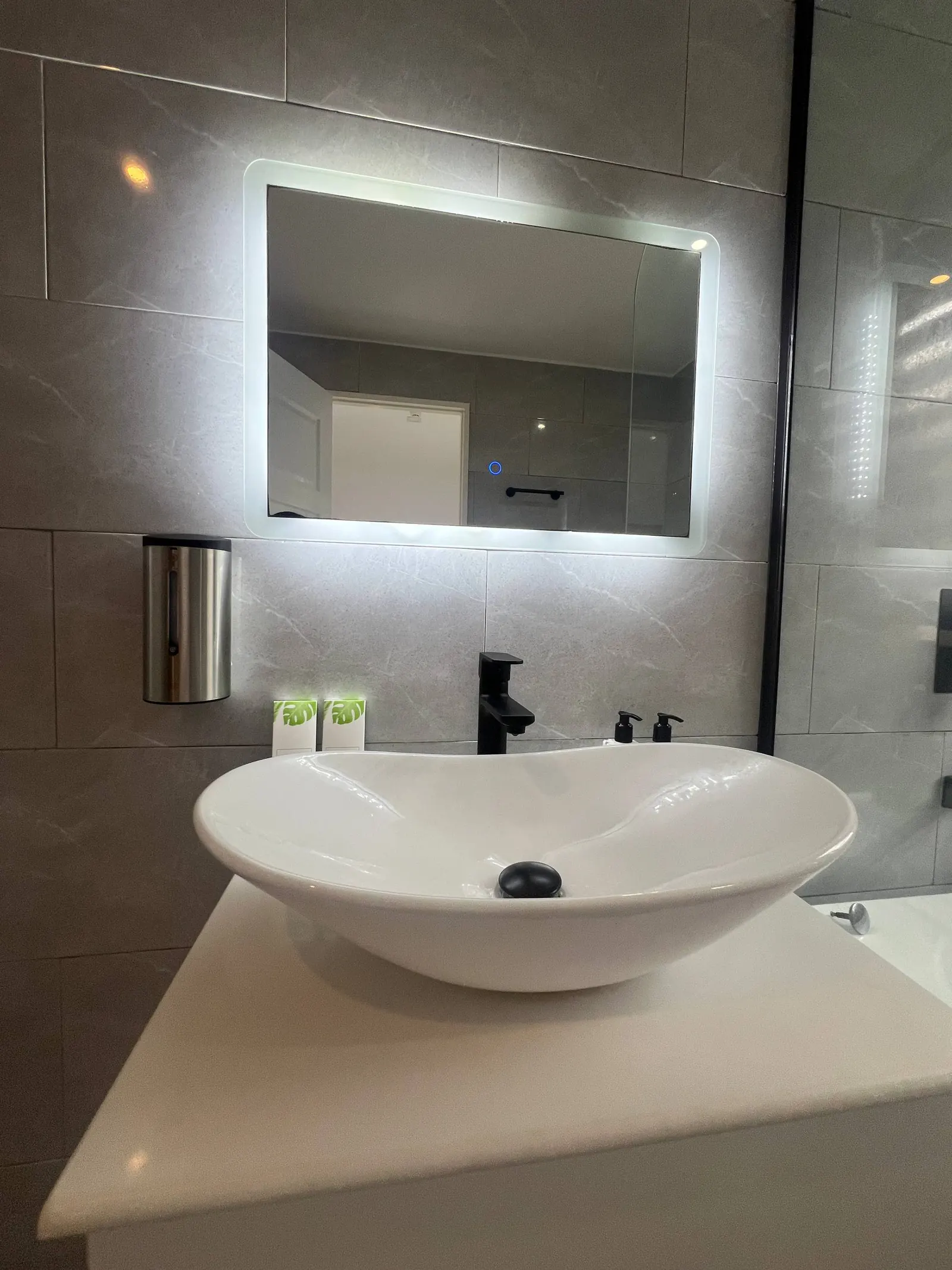 En-suite sink, mirror and faucet details