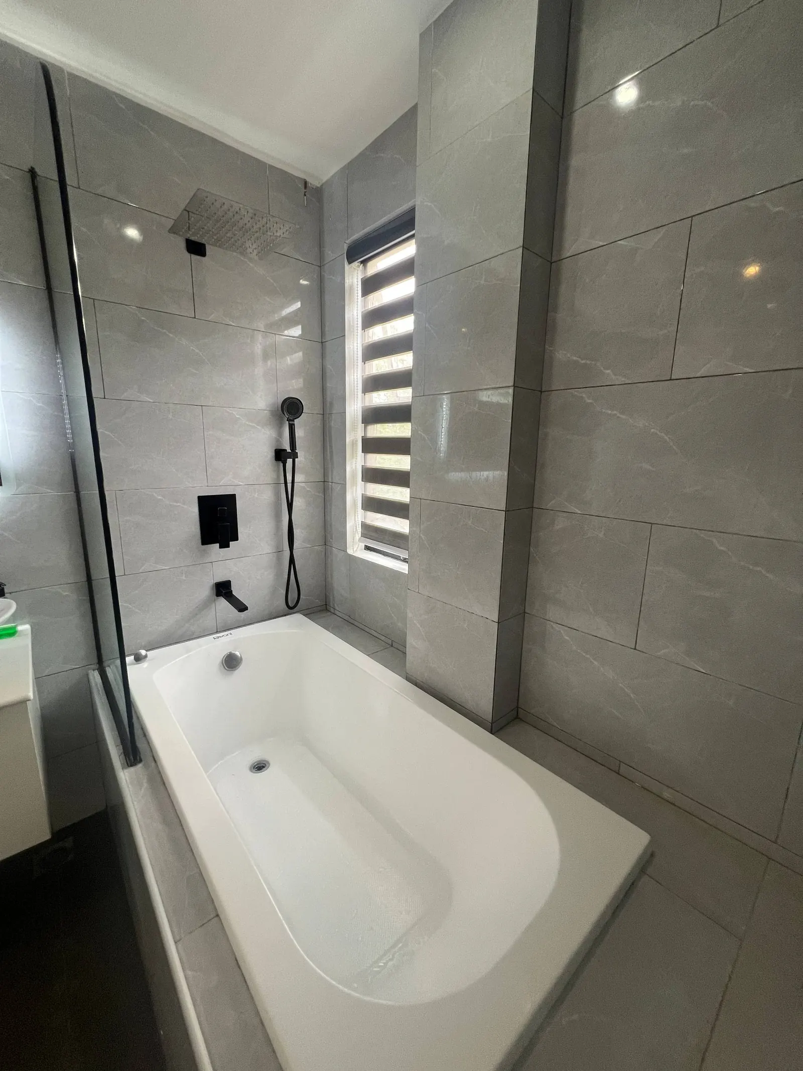 En-suite bathtub, shower fixtures and vanity