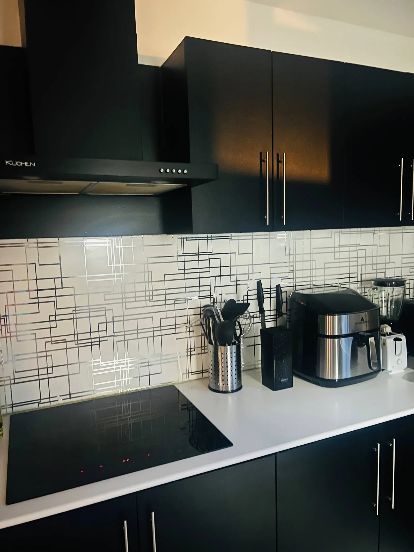 Induction hob with range hood and countertop